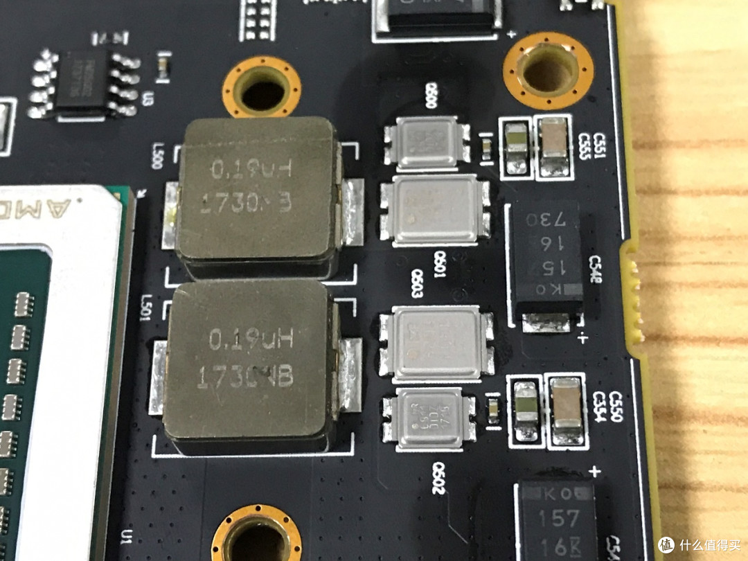 拆开这块显卡才发现,原来VEGA56 Nano早就有了