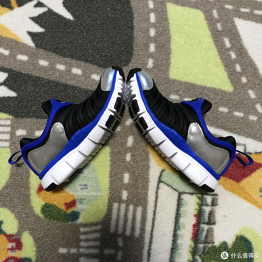 NIKE DYNAMO FREE 毛毛虫童鞋