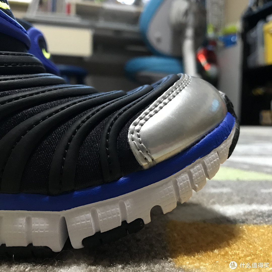 NIKE DYNAMO FREE 毛毛虫童鞋