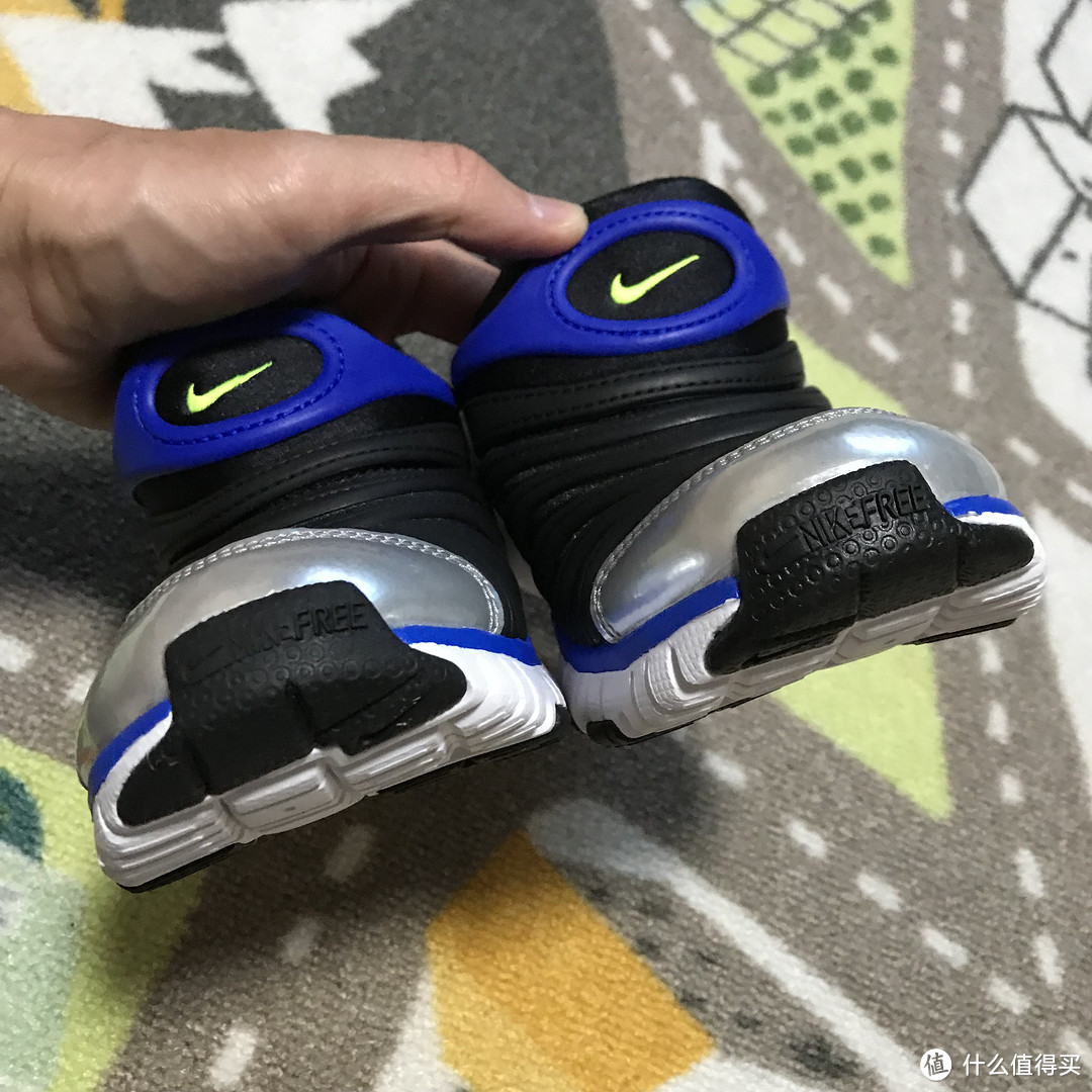 NIKE DYNAMO FREE 毛毛虫童鞋