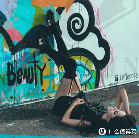跟潮流没有一点关系! 盘点摇滚乐手最爱的帆布鞋