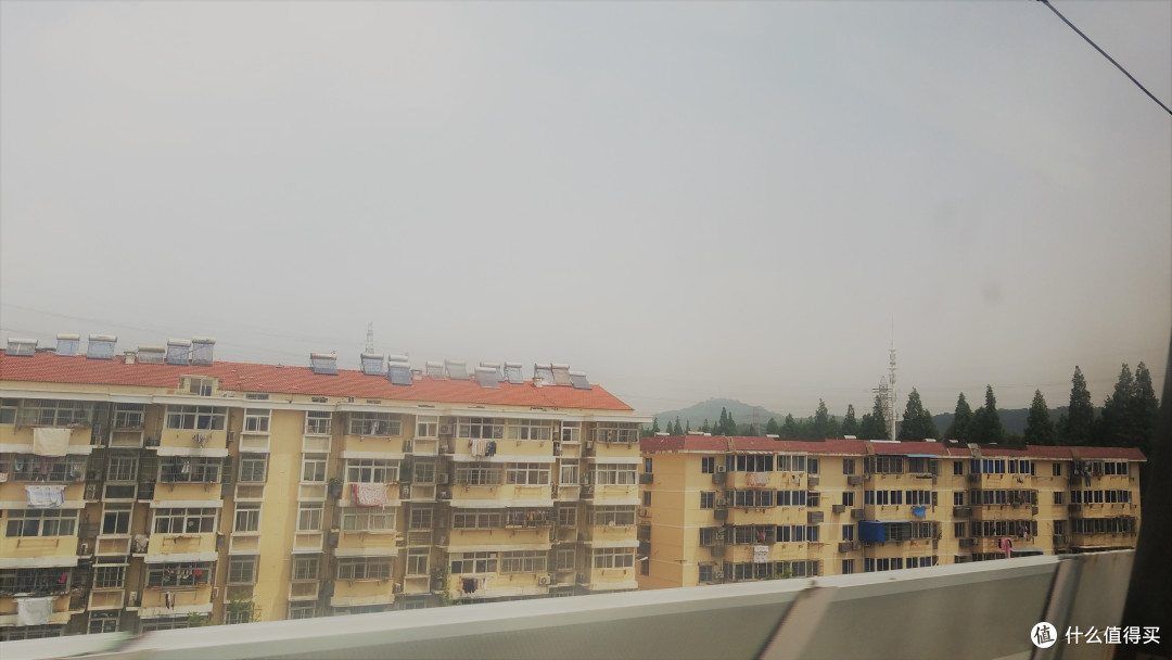 五月，独游金陵