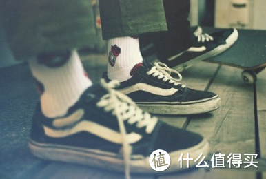 跟潮流没有一点关系! 盘点摇滚乐手最爱的帆布鞋