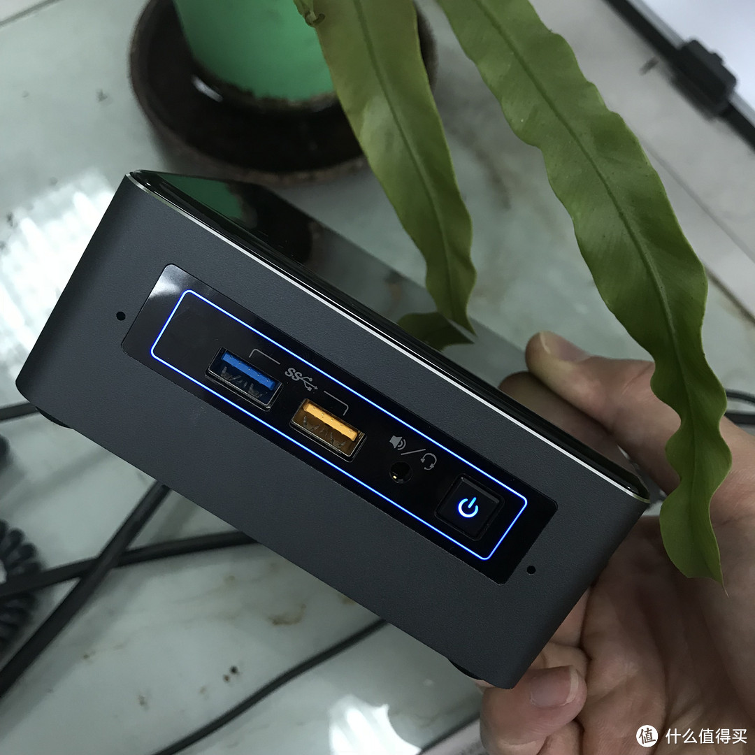 强悍又小巧！Intel NUC7I7BNHL 迷你电脑