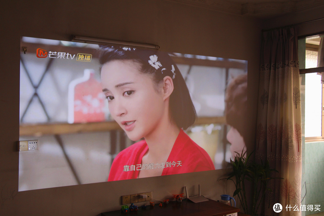 触手可及的大屏视听体验:XGIMI 极米 H2 Slim 无屏电视