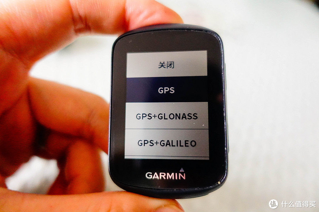 ▲佳明设备出厂默认只开GPS，双导航系统需要用户自己打开，而Edge130说所的支持三套导航系统是指GPS/GPS+GLONASS/GPS+GALILEO。我的Fenix 3手表一直是GPS+GLONASS的设置，搜星速度和准确度都很不错，所以Edge130暂时采用了一样的设置。没必要去了解卫星系统的差别，一切从体验出发，选择自己用着最稳的定位系统就是王道