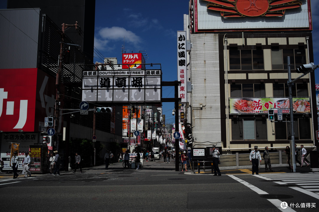 道顿崛,很多店都是11点开门