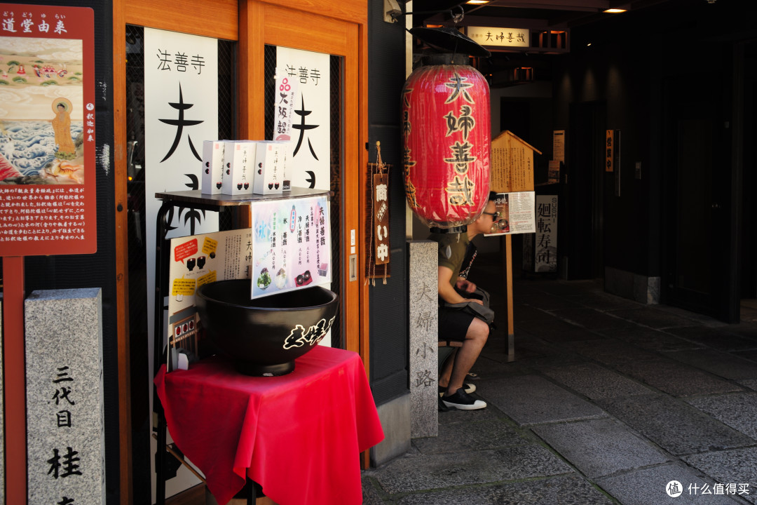 关西这些网红店,内部接客容量都小的要命,所以等位置是常态