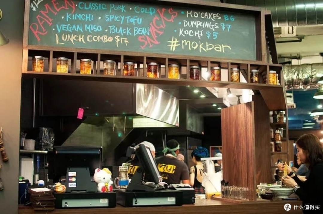 这个韩式抹茶西瓜冷面目前只在Mokbar Chelsea Market试卖，还属secret menu的性质，也就是菜单上没有，要特别跟店家指定，每天有限量