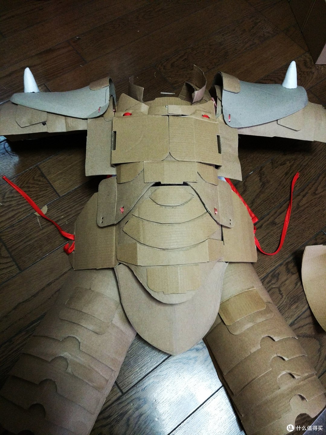 打造一个结合了齐天大圣雷神索尔和钢铁侠的盔甲