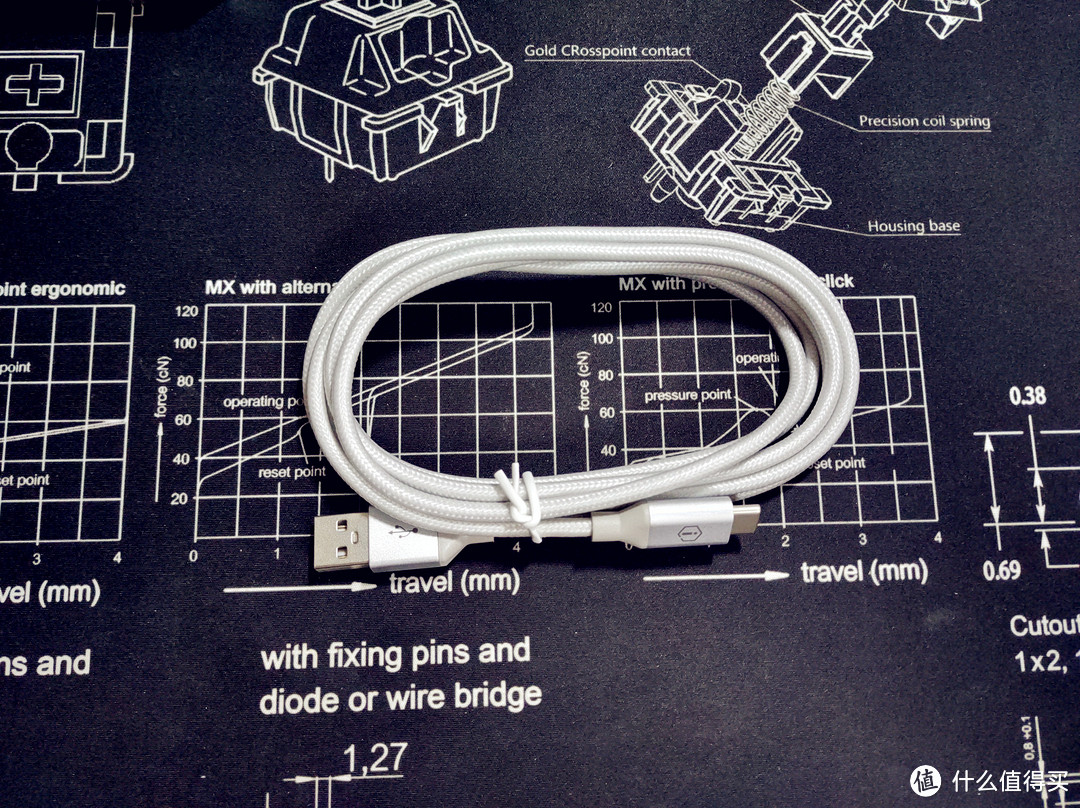 铝系艺术的狂潮—IQUNIX F60双模机械键盘+ZOMO猫爪键帽测评体验