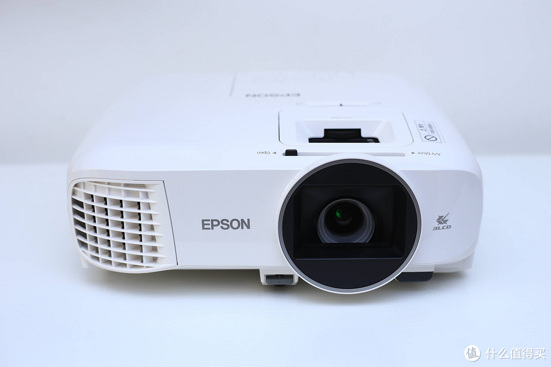 投影效果出色，使用调整便捷——Epson CH-TW5600家庭投影方案评测