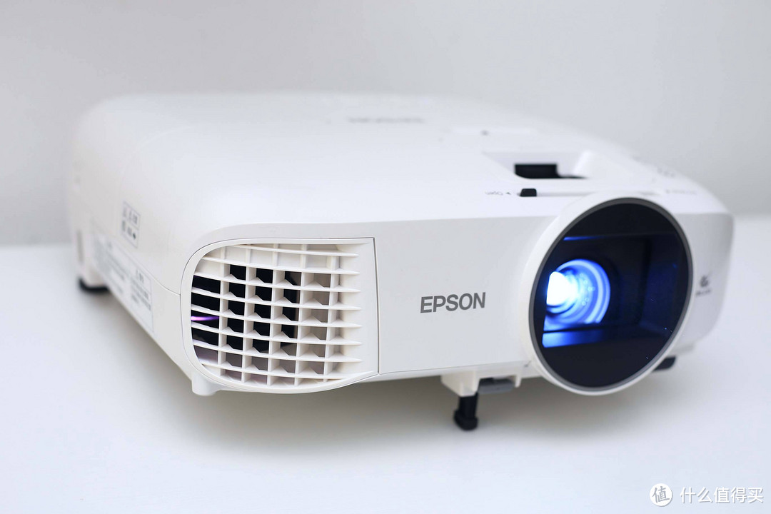 投影效果出色使用调整便捷epsonchtw5600家庭投影方案评测