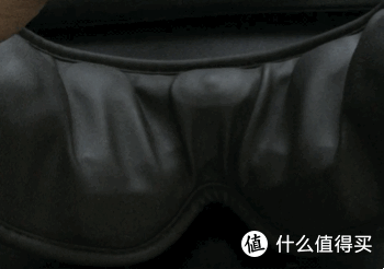 图为眼部按摩仪正在进行按摩工作
