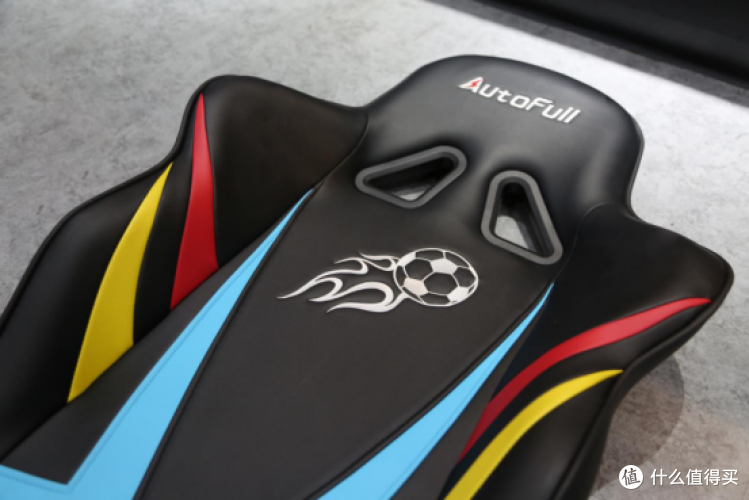 看球赢球两不误,世界杯最佳伴侣傲风电竞椅