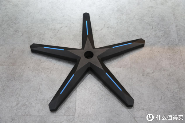 看球赢球两不误,世界杯最佳伴侣傲风电竞椅