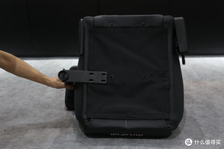 看球赢球两不误,世界杯最佳伴侣傲风电竞椅