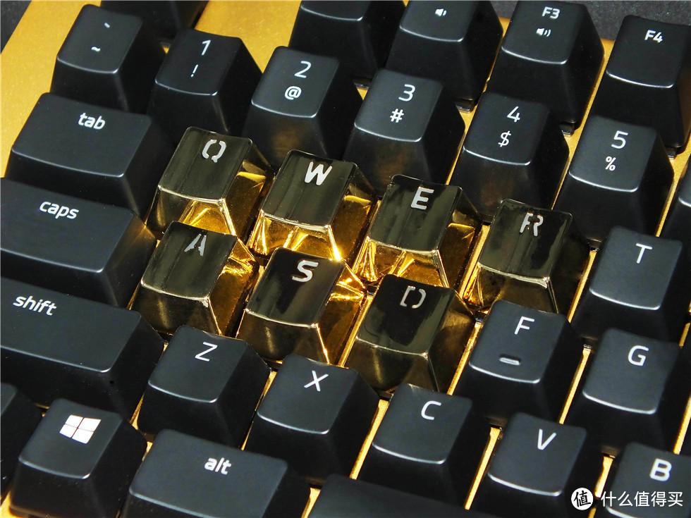 Razer黑寡妇蜘蛛 X 幻彩耀金版键盘—限量2000套的金色键盘
