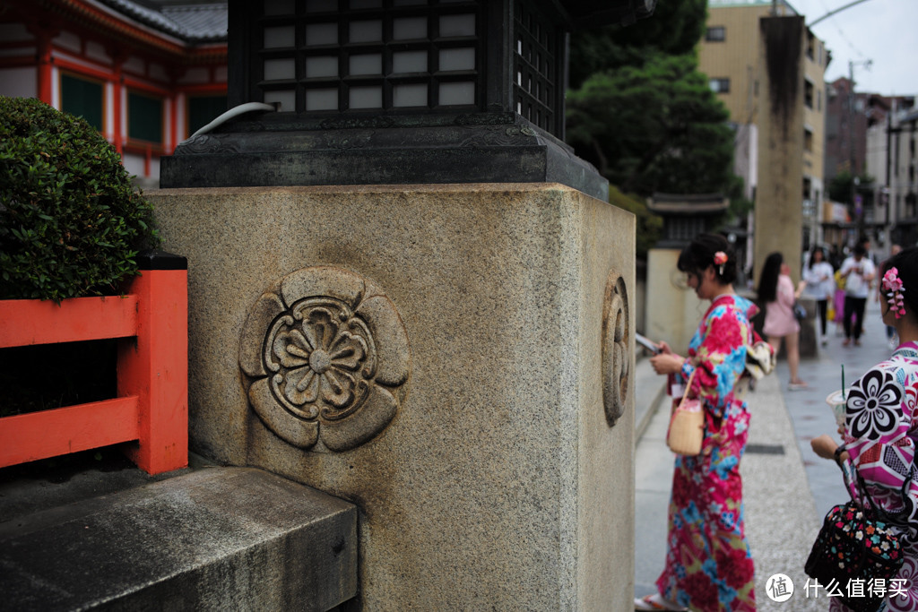 过马路就是八板神社