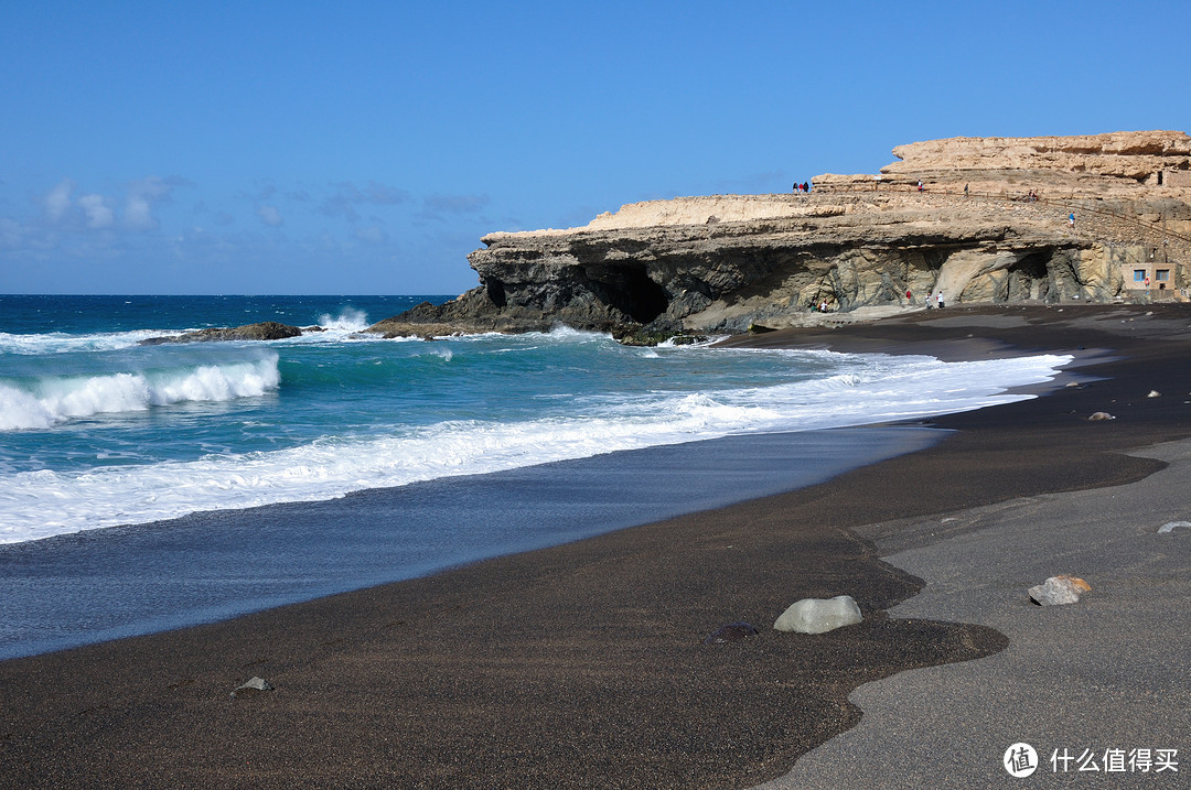 ▲ Tenerife上的Ajuy黑沙滩（图自Wikimedia Commons）