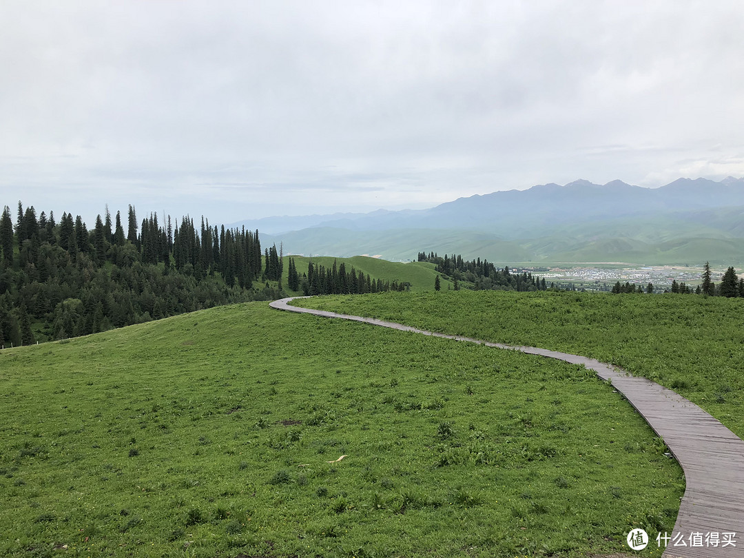 前往中国最西、最低端的新疆，这里一条公路上能看到春夏秋冬的美景