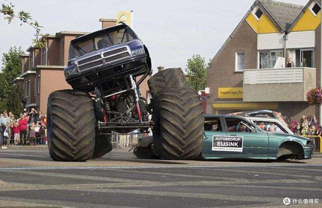 这不是我要的疯狂和暴力lego乐高60180city城市组巨轮越野车对比评测