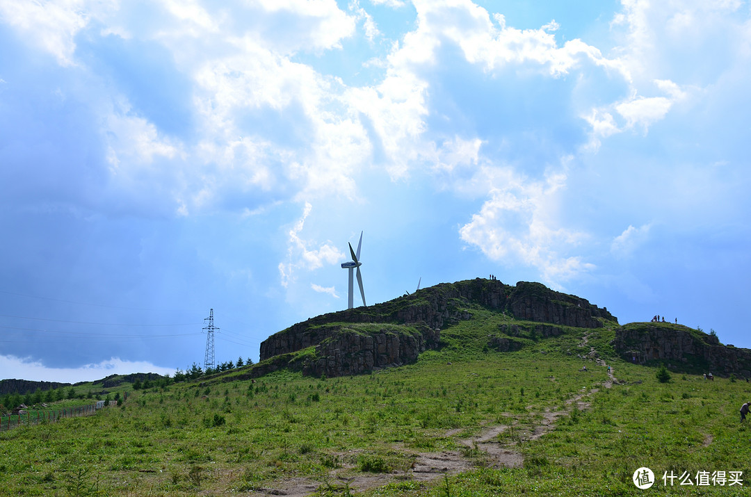 你在车水马龙的城市吹着空调，我在无边旷野的草原吹着冷风