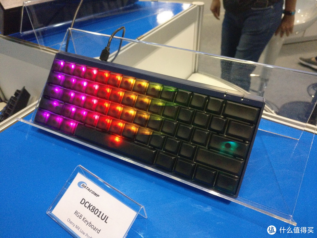 COMPUTEX2018台北展上，我拍了1张台产CHERRY矮轴的样机