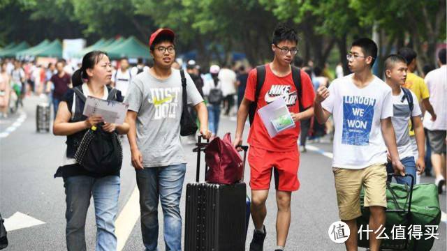 上大学了！到校报到注册，该带些什么？