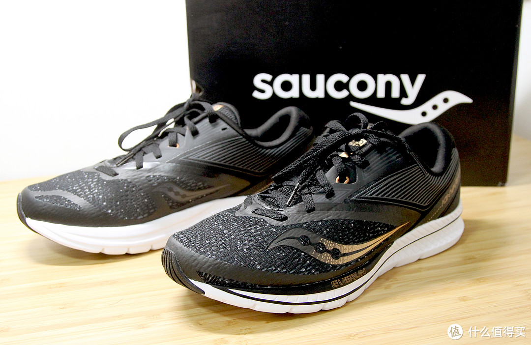 轻柔并济： SAUCONY 圣康尼 KINVARA 9 跑鞋评测