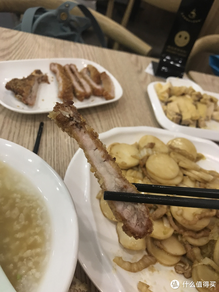 皮脆、肉嫩，味鲜，这道艳压四方的白斩鸡只有老上海人才懂—小绍兴探店