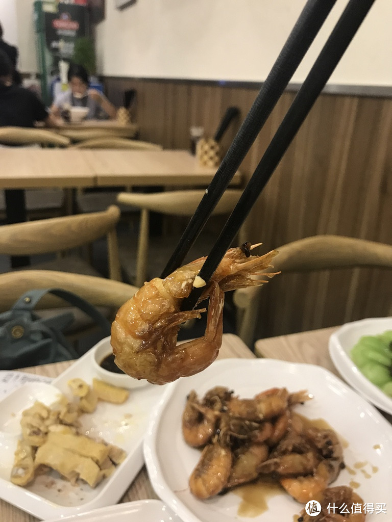 皮脆、肉嫩，味鲜，这道艳压四方的白斩鸡只有老上海人才懂—小绍兴探店