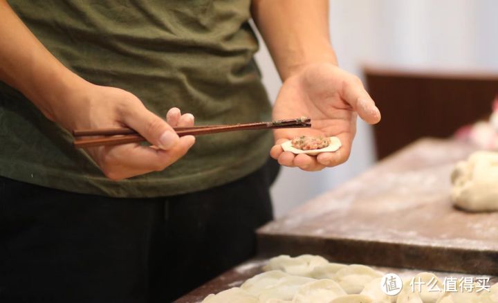 什么样的装修风格最耐看？不如看看我这个肌肉男家的钢铁性冷淡风