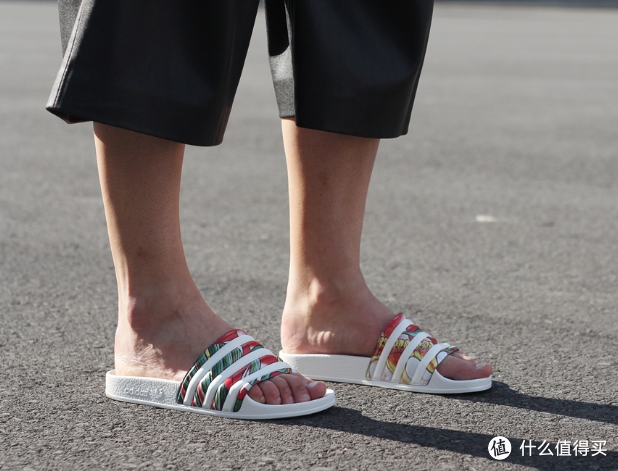 夏天就该“拖拖踏踏” 简约时尚的运动拖鞋 