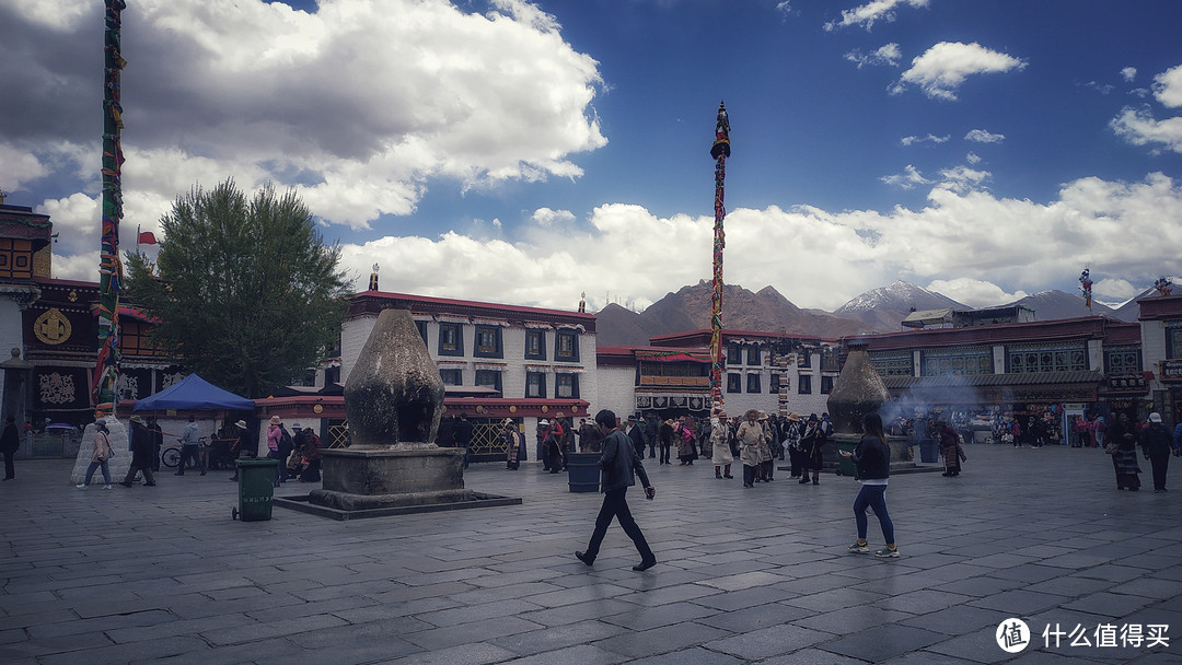 大昭寺门前铺满阳光