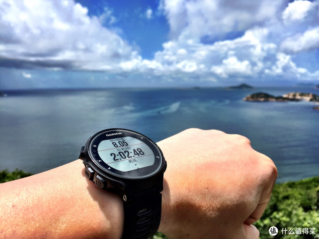 我目前在用的铁人三项手表 Garmin FR735XT，摄于香港龙脊