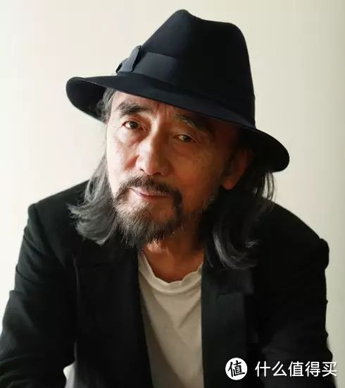 男生夏季色彩搭配:黑