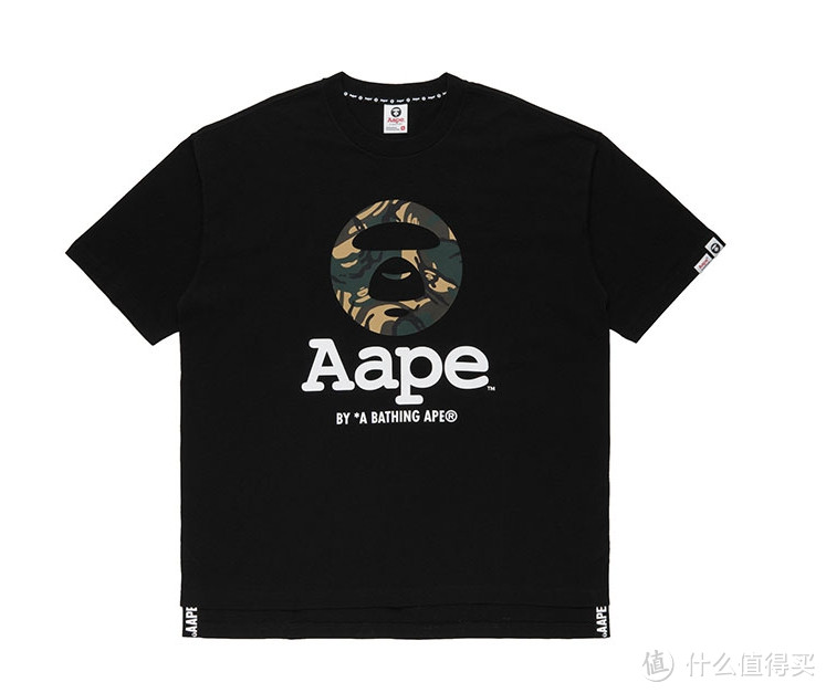 Aape今年的新款T恤，可以看到胸口典型的迷彩+猿人头元素
