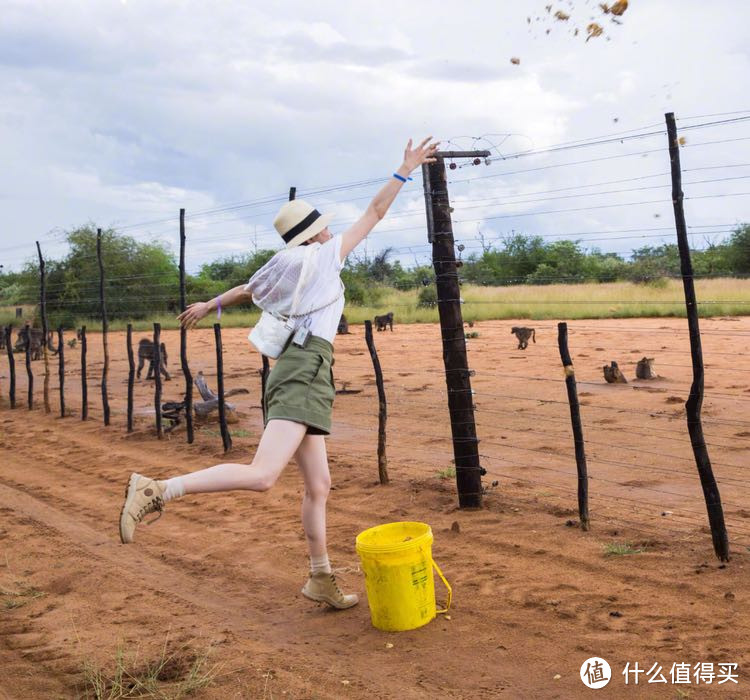 如何用一件白T玩转夏日穿搭？看这一篇就够了