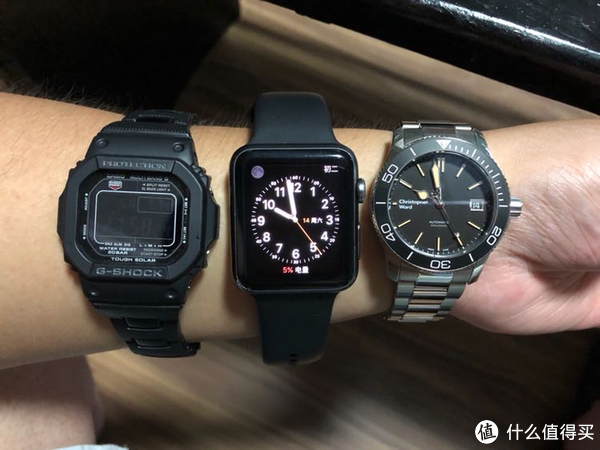 卡西欧小方块，42mm的apple watch和38mm的C60大小对比，有兴趣的可以参考一下。