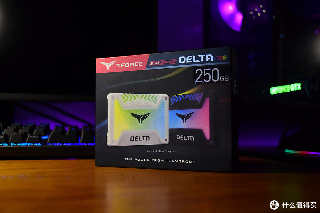 只有CPU不能RGB了！Team 十铨 T-Force Delta RGB 250GB 固态硬盘开箱简测