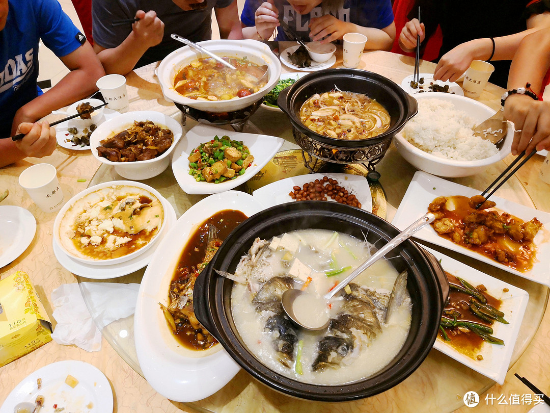 鱼汤真是的很鲜哦，必点，也是酒店餐厅点的~非套餐~