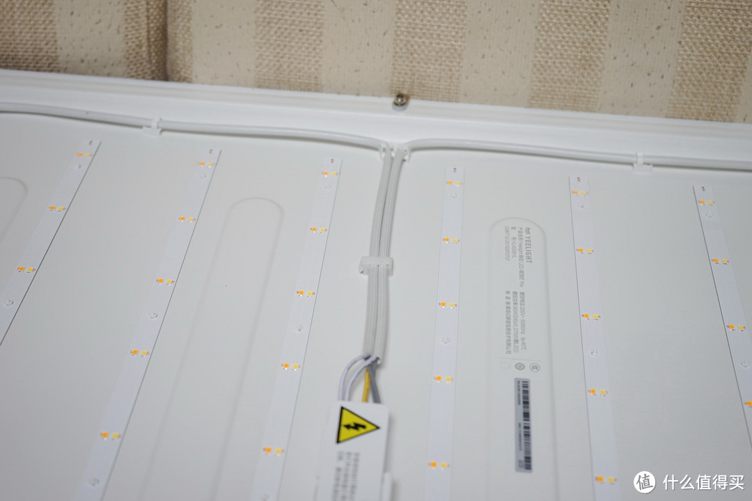 又是一盏亮闪闪还带智能哦：Yeelight 皓石 LED 吸顶灯 Pro