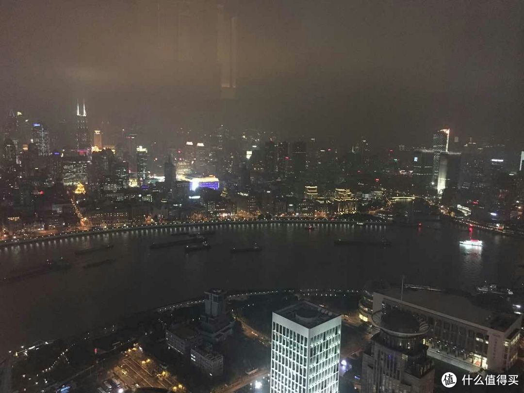 浦东丽兹卡尔顿酒店金轩中餐厅看浦西夜景