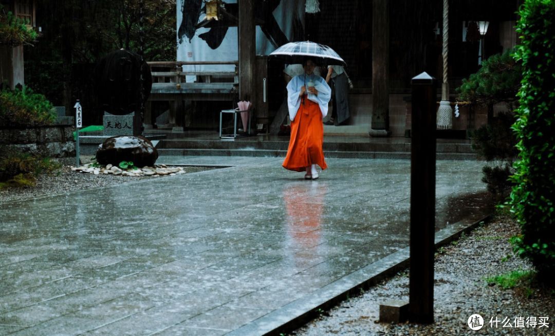 和服体验已经过时啦，去神社当一天的巫女，才是日本最新的时髦玩法~