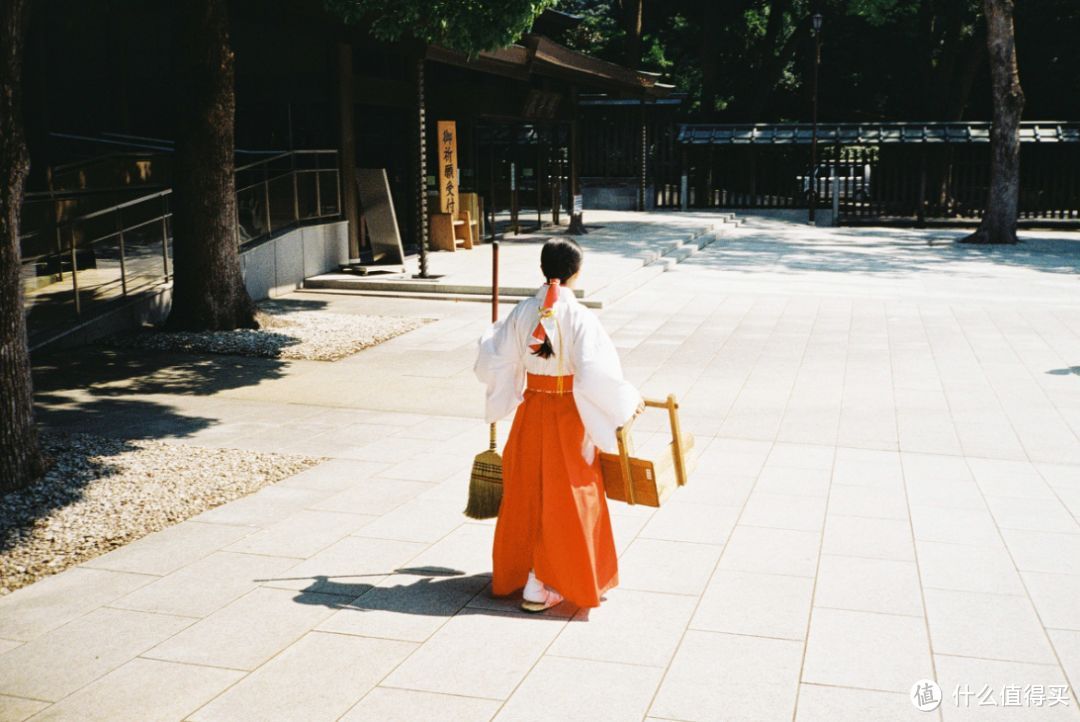 和服体验已经过时啦，去神社当一天的巫女，才是日本最新的时髦玩法~