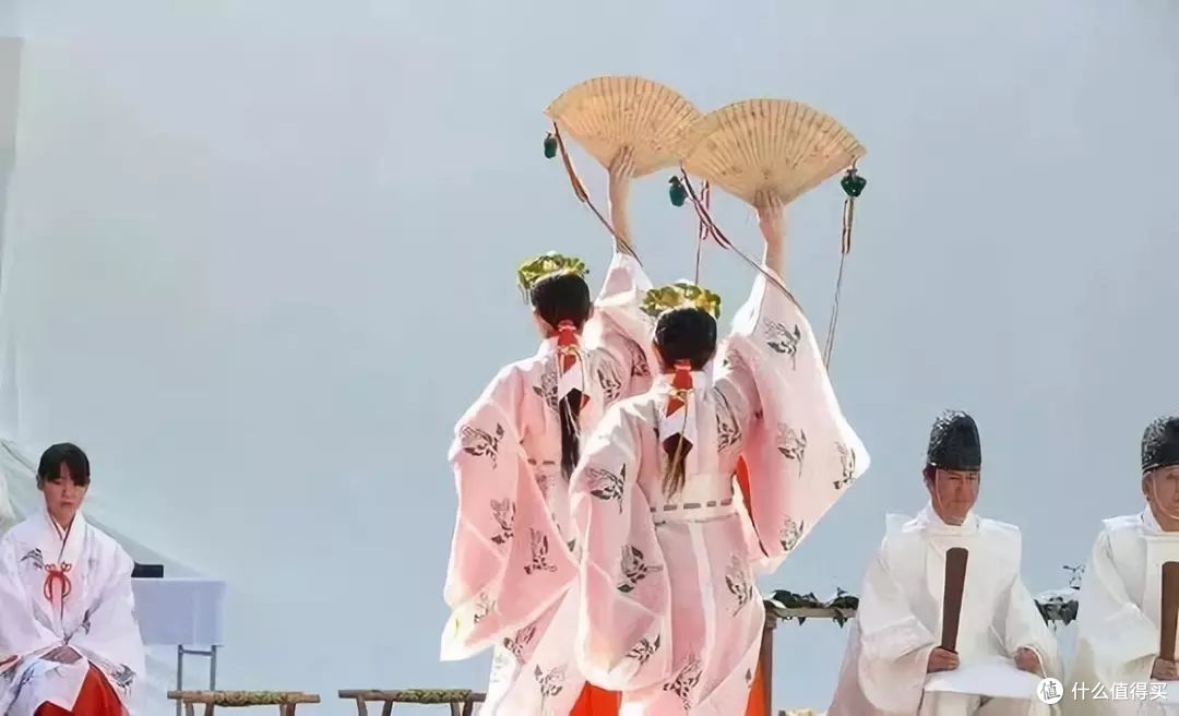 和服体验已经过时啦,去神社当一天的巫女,才是日本最新的时髦玩法~