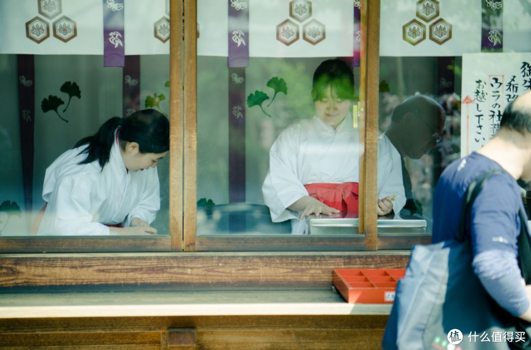 和服体验已经过时啦，去神社当一天的巫女，才是日本最新的时髦玩法~