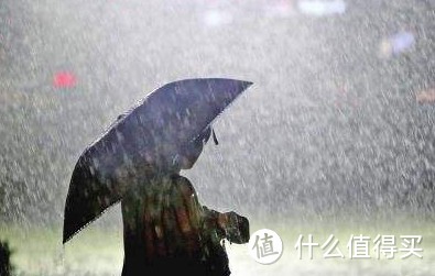 即使下雨也不能阻挡你想浪的心！带上这些轻便设备，潇洒出门从容应对下雨天！