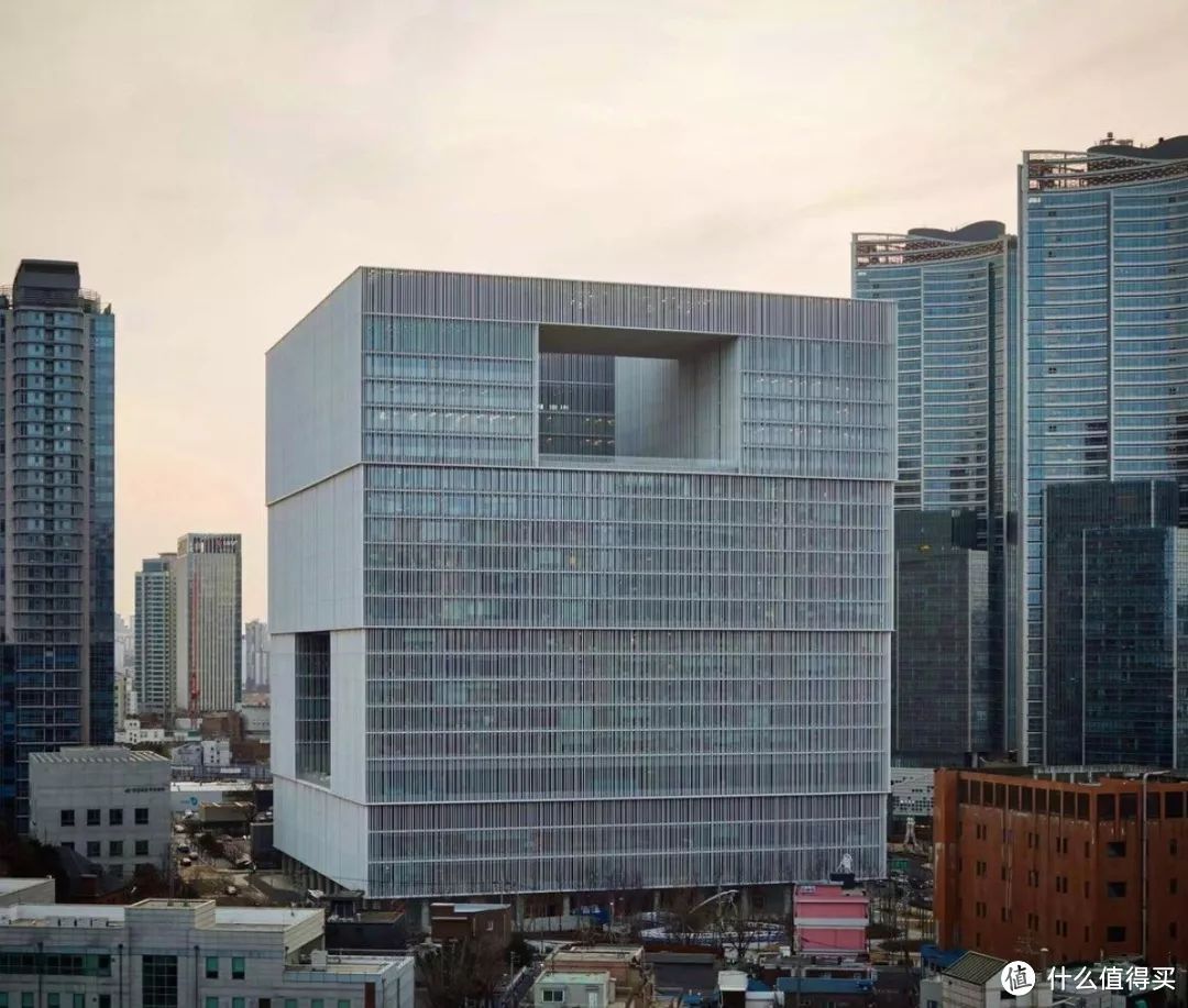 性冷淡的首尔,潮爆了的建筑